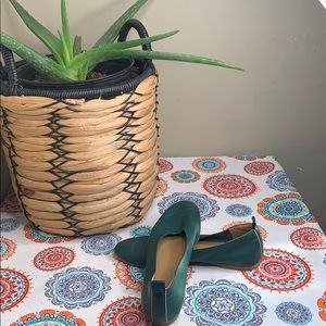 100% Italian leather this flat fits like a glove